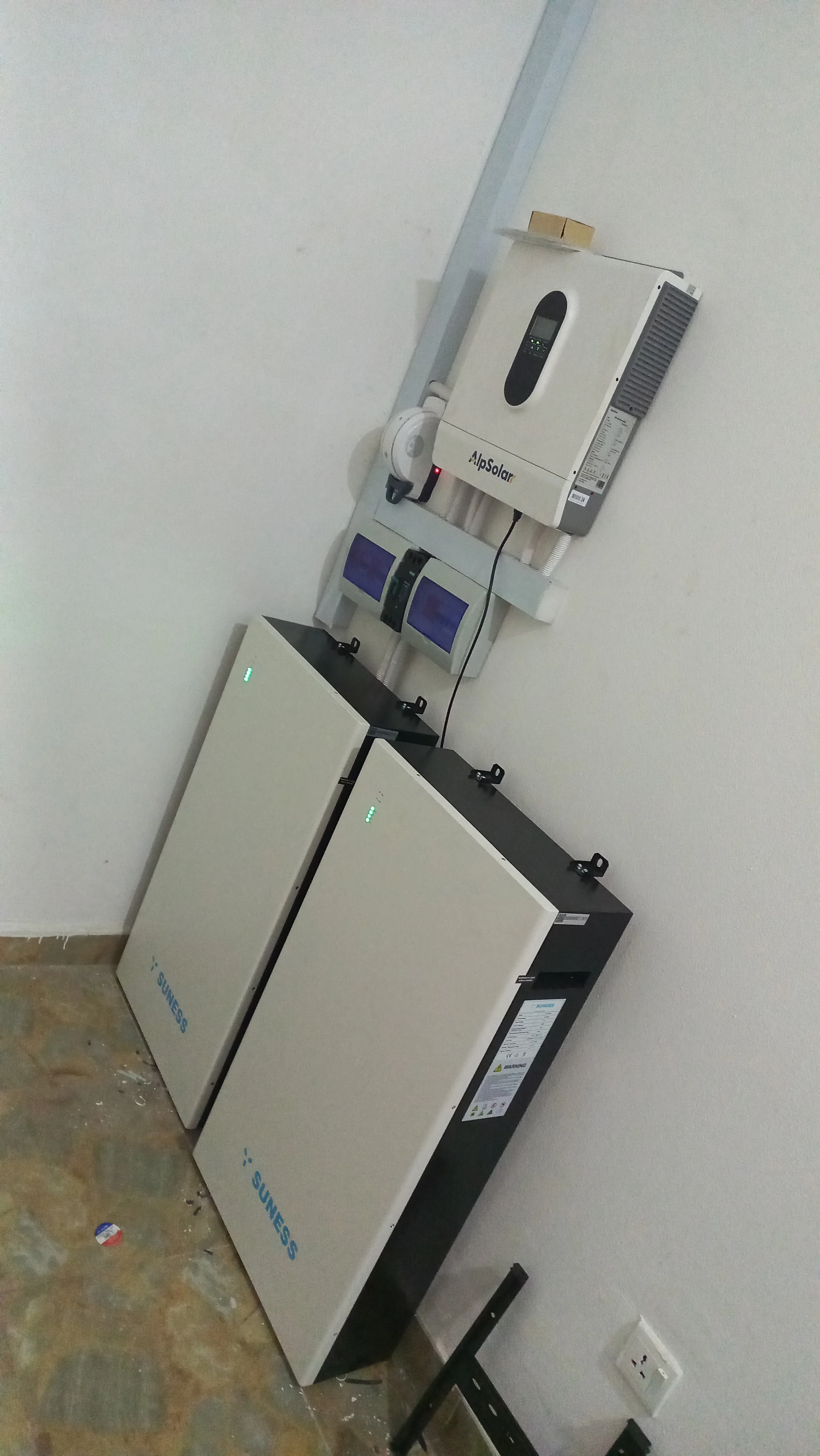 620W Solar Panels 30kWh Battery 11kW Inverter System