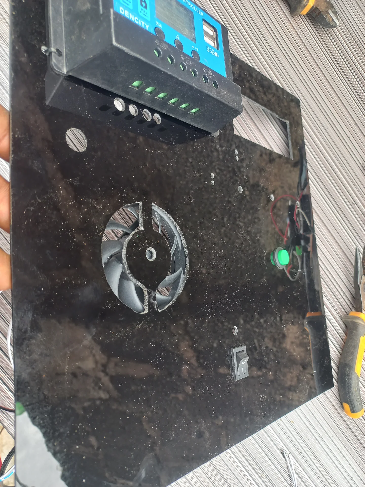 Panel from the front with one of the LED indicators powered on, confirming the indicator is working