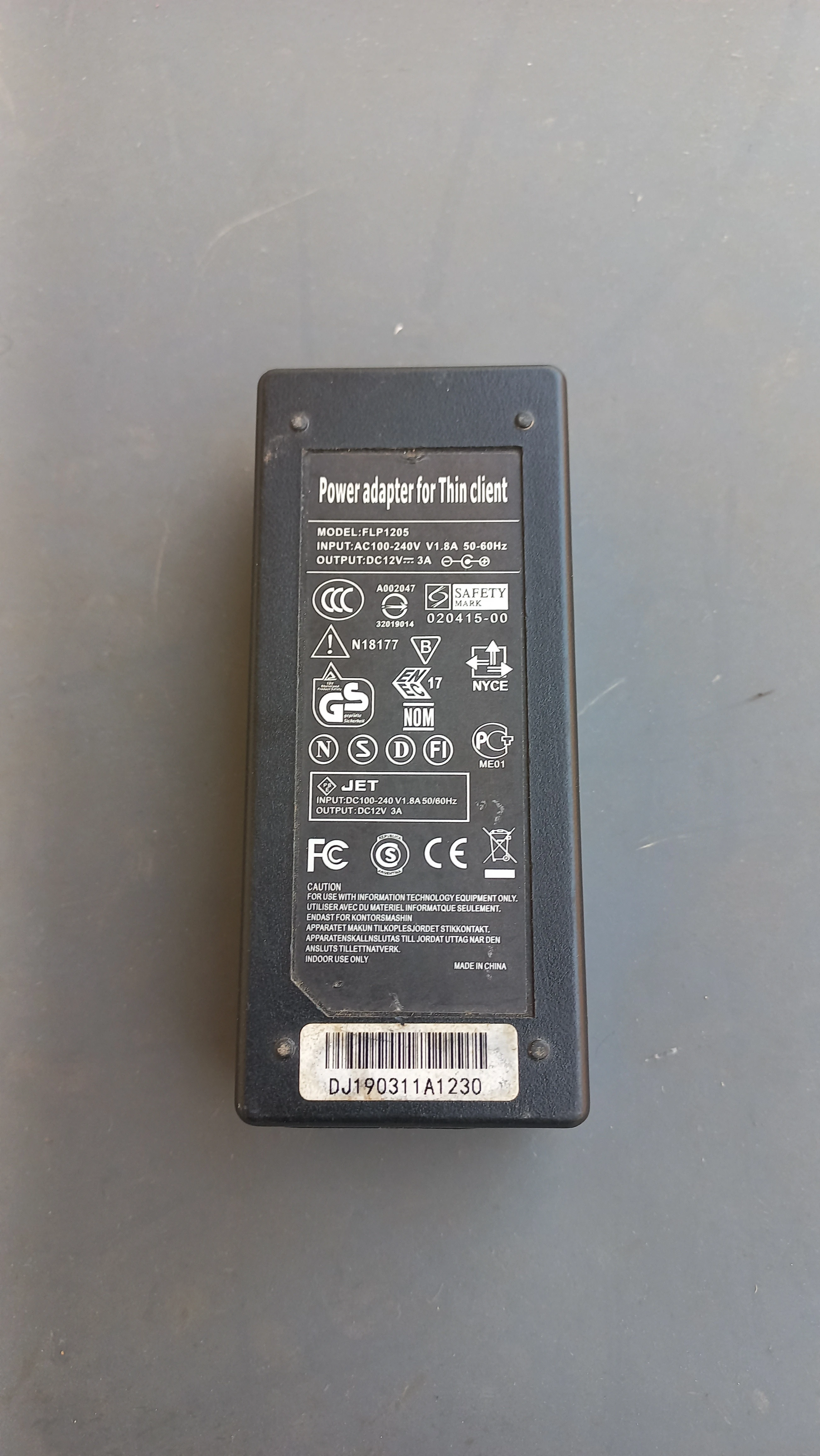 12 V DC power adapter